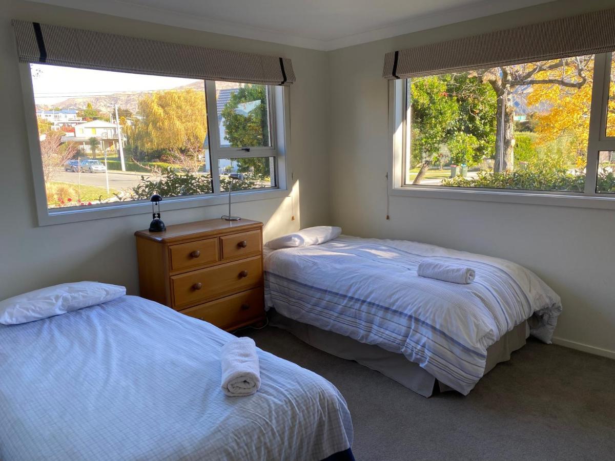 Amazing Aubrey, Walk To Bremner Bay Villa Wanaka Exterior photo