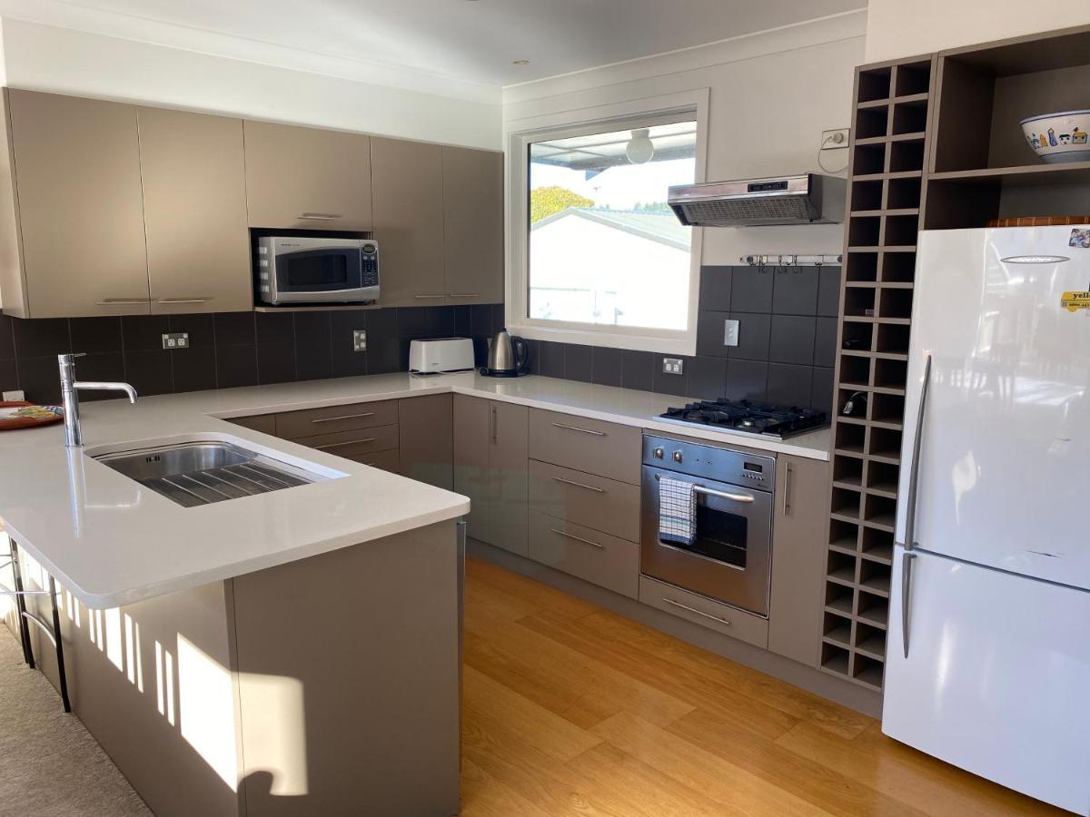 Amazing Aubrey, Walk To Bremner Bay Villa Wanaka Exterior photo